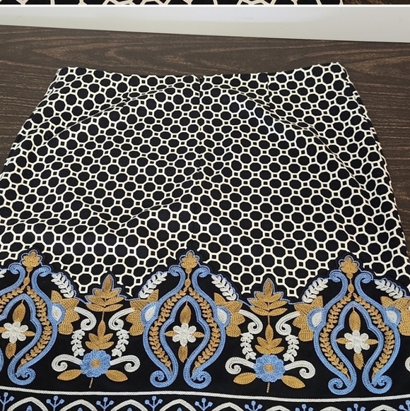 J. Mclaughlin Bees Nest Embroidered Pencil Skirt Womens 10 Career Office Strechy - Picture 6 of 7